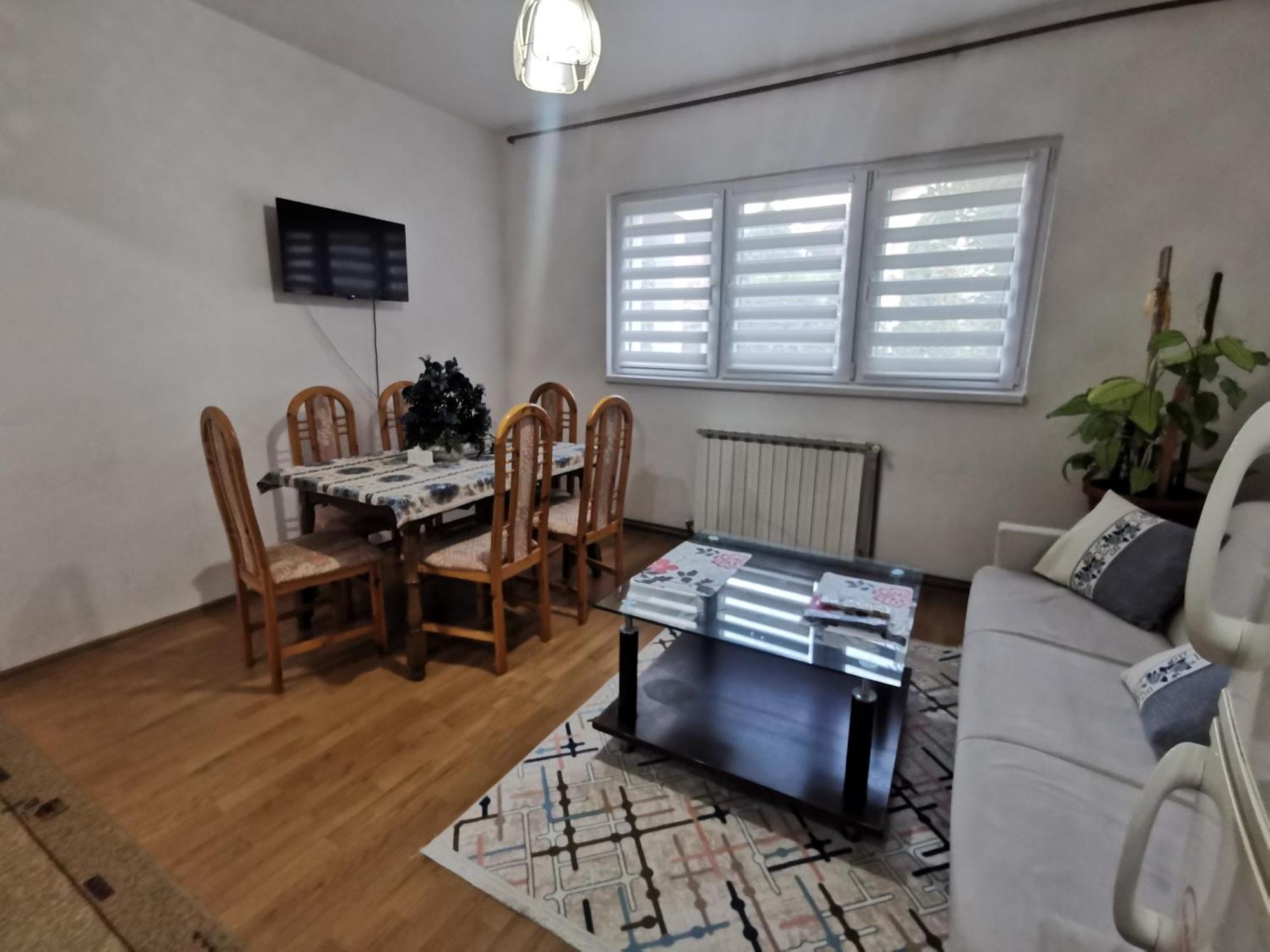 Rest & Recharge 4Bdr Apt- Free Parking, Ac & Garden サラエヴォ エクステリア 写真